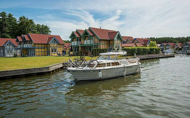 Hausboot am Hafendorf Rheinsberg