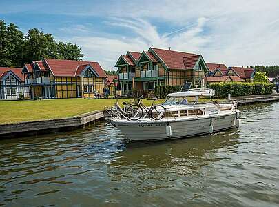 Hausboot am Hafendorf Rheinsberg