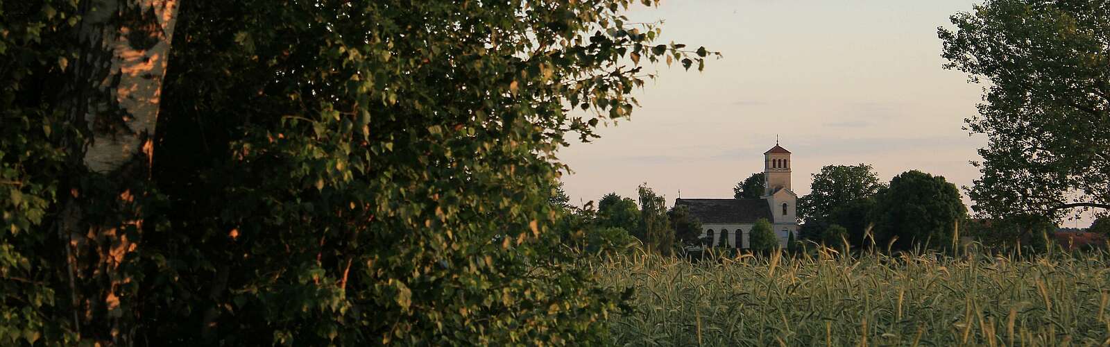 Kirche Wuthenow,
            
        
                Foto: Tourismusverband Ruppiner Seenland e.V./Madlen Wetzel