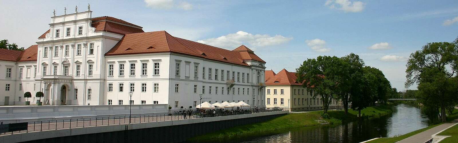 Schloss Oranienburg vom Wasser aus,
            
        
                Foto: Tourismusverband Ruppiner Seenland e.V./Judith Kerrmann