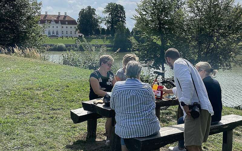 



    
        
                Ruppiner Tour'nbeutel - Entstehungsprozess,
            
        
                Foto: Tourismusverband Ruppiner Seenland e.V./Kein Urheber bekannt
            
    
