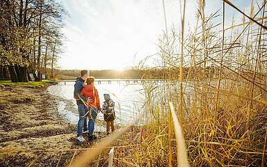 Familie am See