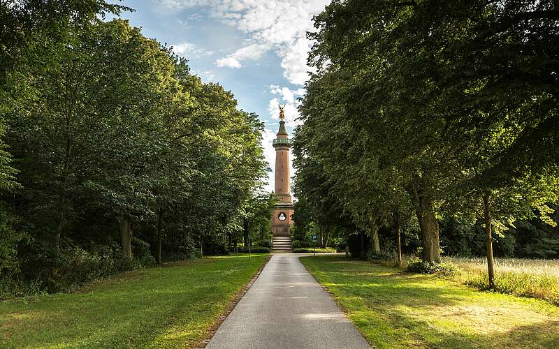 



    
        
                Siegessäule Hakenberg,
            
        
                Foto: TMB Tourismus-Marketing Brandenburg GmbH/Steffen Lehmann
            
    
