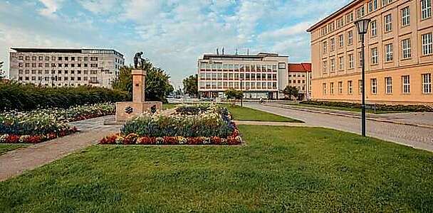 Rathaus_Zentraler Platz.jpg