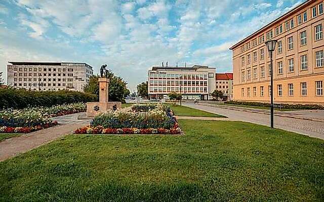 Rathaus_Zentraler Platz.jpg