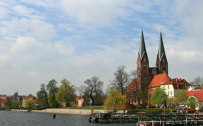 



    
        
                Uferpromenade der Altstadt Neuruppins,
            
        
                Foto: TMB Tourismus-Marketing Brandenburg GmbH/Steffen Lehmann
            
    
