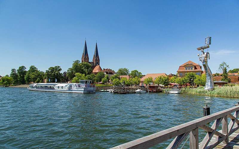 



    
        
                Blick über den Ruppiner See,
            
        
                Foto: TMB Tourismus-Marketing Brandenburg GmbH/Steffen Lehmann
            
    
