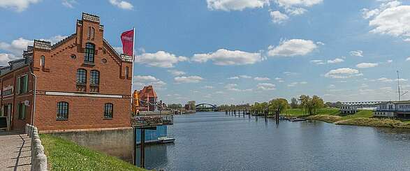 Nähmaschinen und Öle an der Elbe