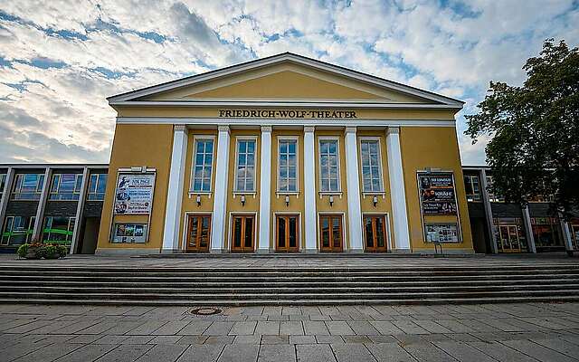 Friedrich-Wolf-Theater.jpg