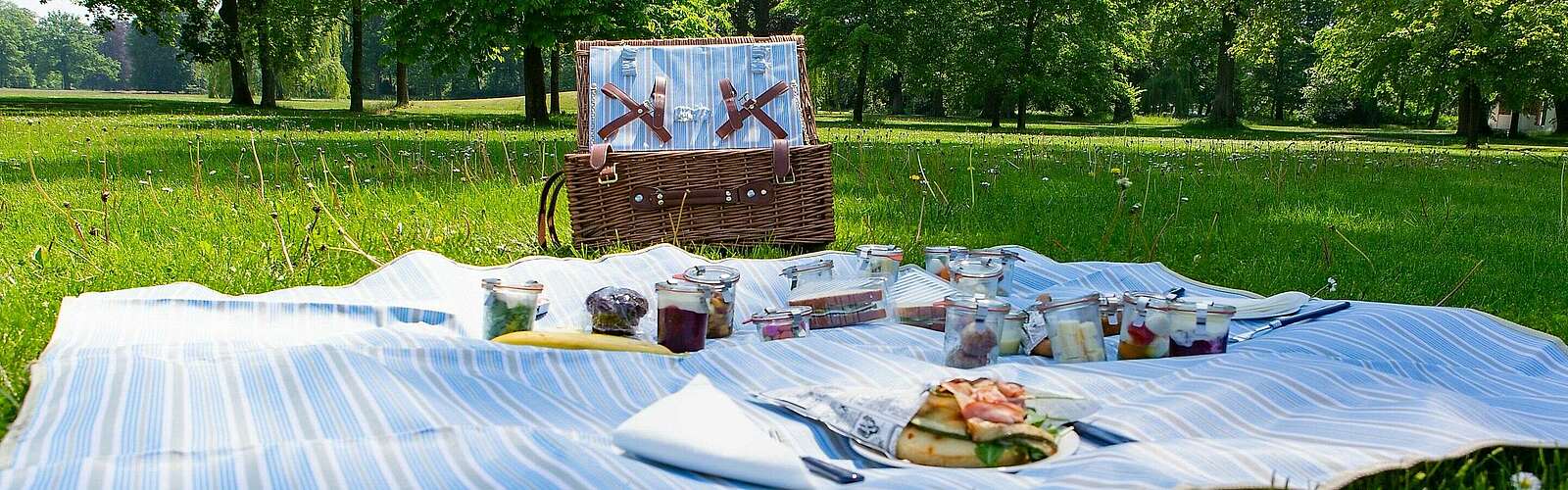 Picknick im Park Schloss Neuhardenberg,
                
            
        
                Foto: TMB Tourismus-Marketing Brandenburg GmbH/Steffen Lehmann