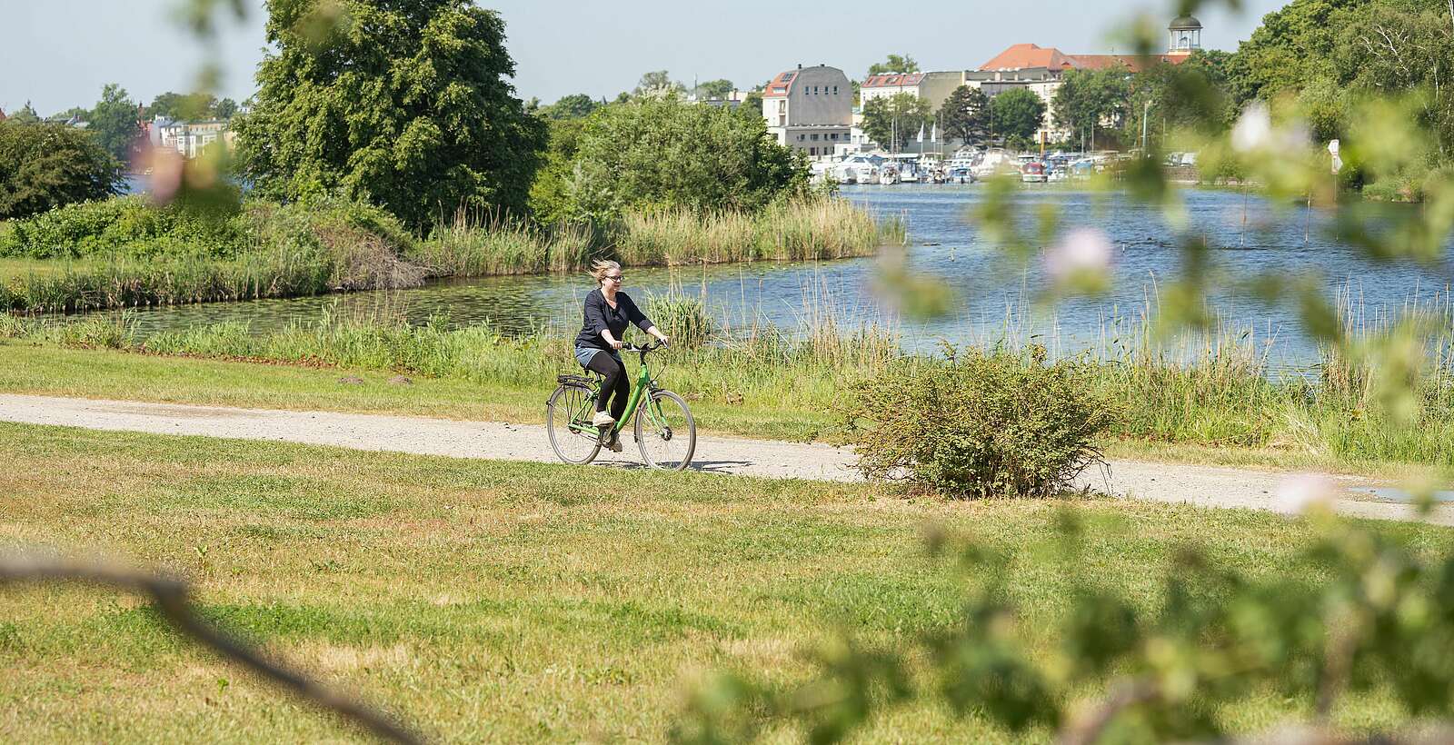Mit dem Fahrrad durch den Park Babelsberg,
        
    

        Foto: TMB Tourismus-Marketing Brandenburg GmbH/Steffen Lehmann