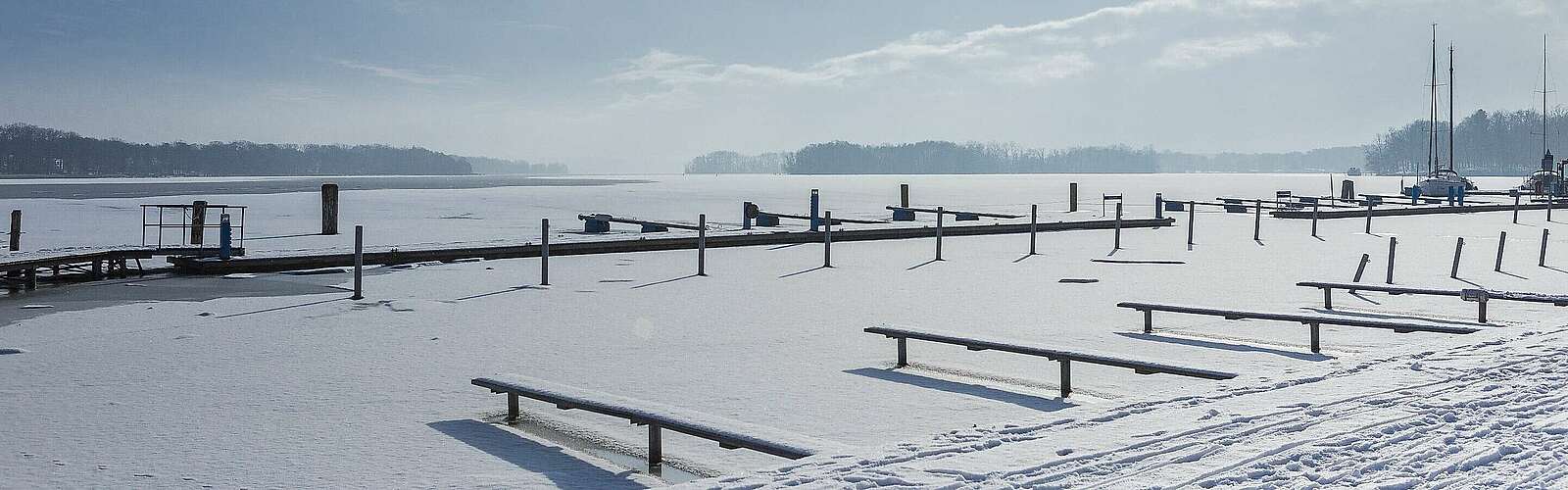 zugefrorener Scharmützelsee,
            
        
                Foto: TMB Tourismus-Marketing Brandenburg GmbH/Steffen Lehmann