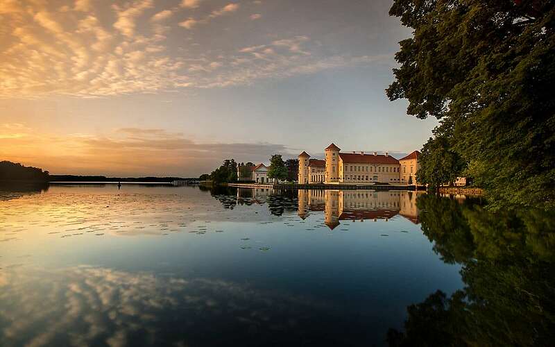 



    
        
                Schloss Rheinsberg im Abendlicht,
            
        
                Foto: Fotograf / Lizenz - Media Import/Leo Seidel
            
    
